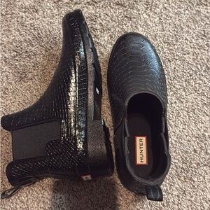 Hunter Black Croc-Patterned Ankle Chelsea Boots